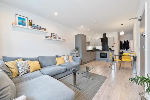 Flat 2, 6 Jay Mews, Carshalton, SM5 2FR