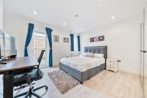 Flat 2, 6 Jay Mews, Carshalton, SM5 2FR