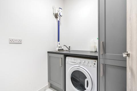 Flat 2, 6 Jay Mews, Carshalton, SM5 2FR