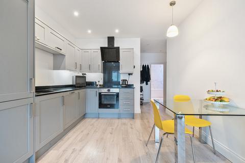 Flat 2, 6 Jay Mews, Carshalton, SM5 2FR
