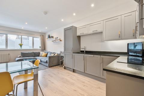Flat 2, 6 Jay Mews, Carshalton, SM5 2FR