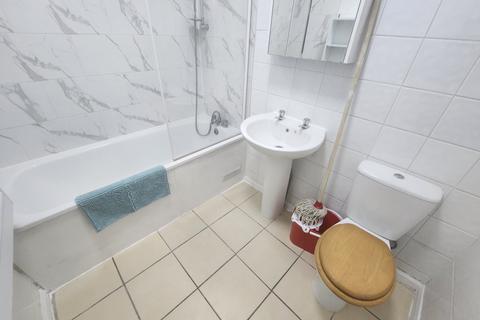 102 Bruce Grove, London, N17 6UZ