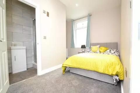 1 bedroom in a house share to rent