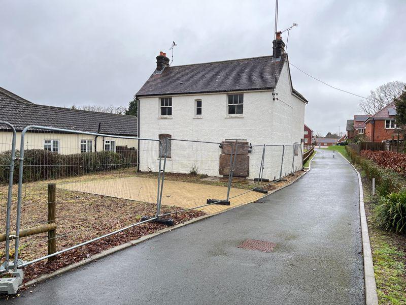 Longmoor Road, Liphook 4 bed detached house for sale £1,050,000