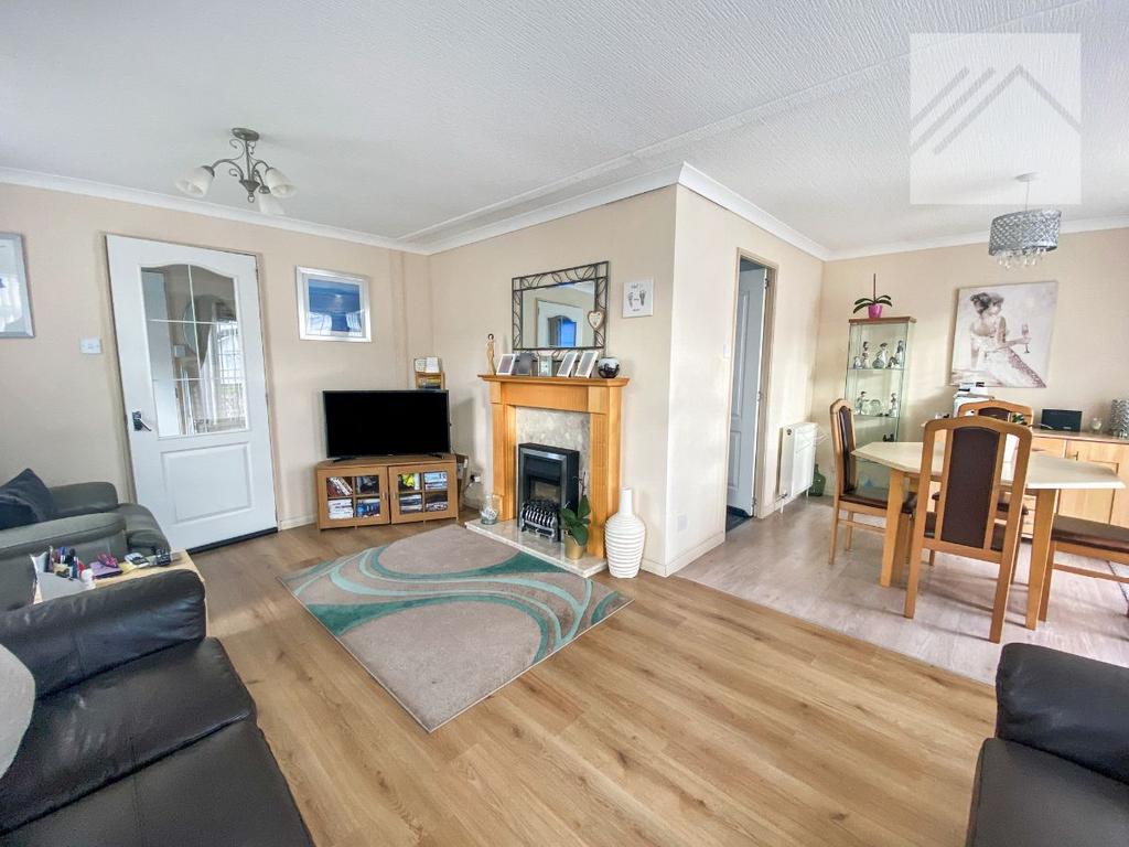 Kings Park, Creek Road, Canvey Island 2 bed park home for sale £200,000