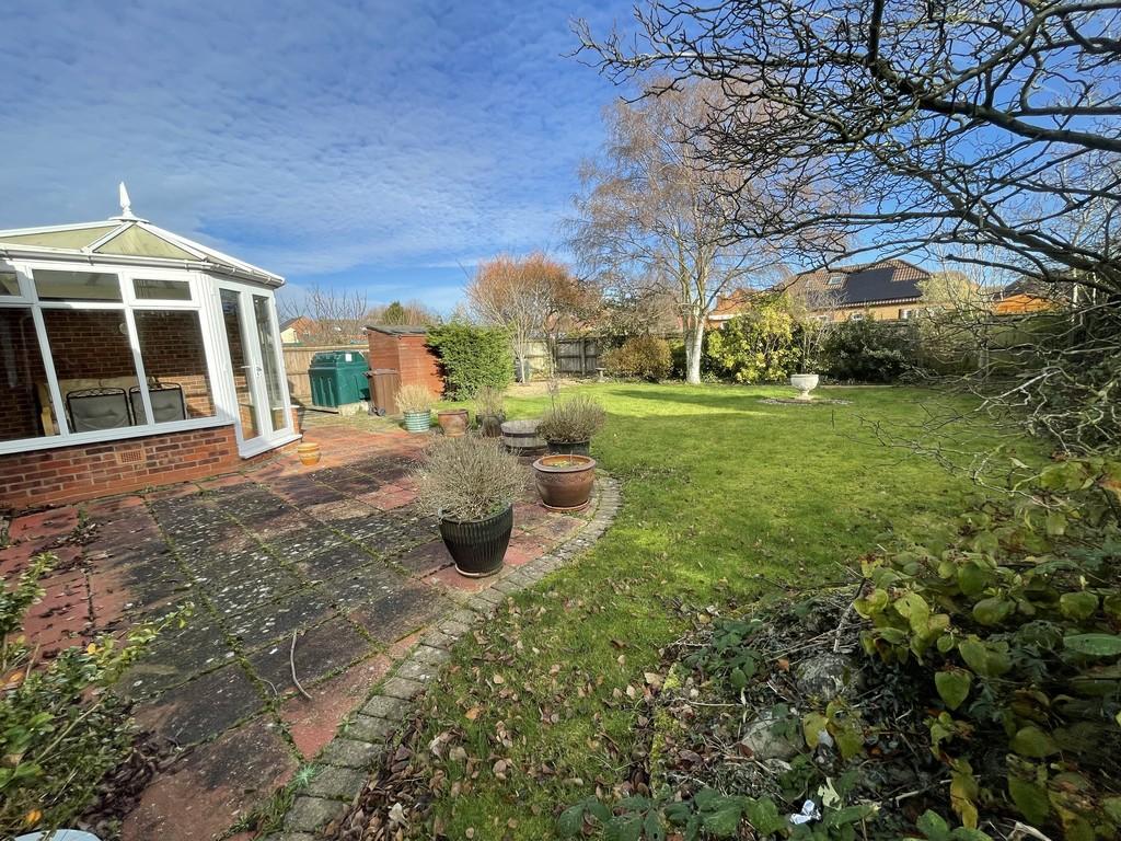 Bells Drove, Sutton St James 3 bed detached bungalow for sale £265,000
