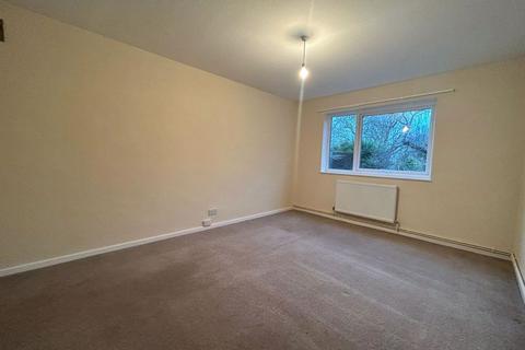 2 bedroom apartment to rent, Reddington Close, South Croydon