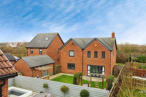 10 Flora Close, Blunsdon, Swindon, SN26 8AE