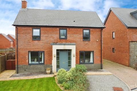 10 Flora Close, Blunsdon, Swindon, SN26 8AE