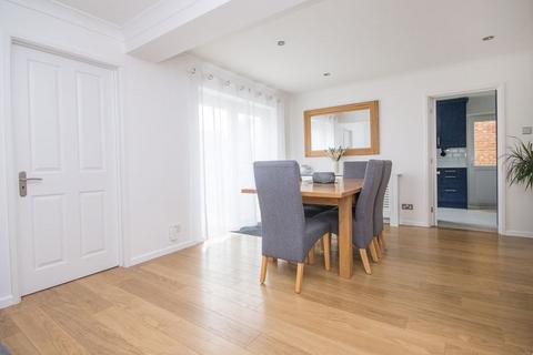 18 Alder Close, Marchwood, Southampton, SO40 4YS