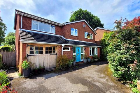 11 Hall Road, Uttoxeter, ST14 7PN