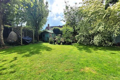 11 Hall Road, Uttoxeter, ST14 7PN