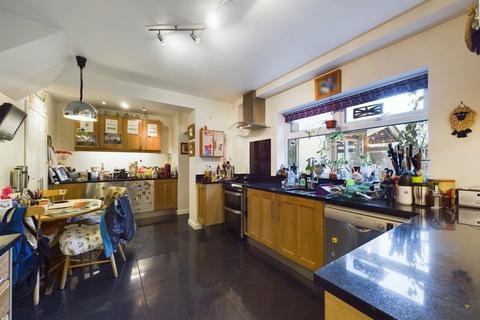 11 Hall Road, Uttoxeter, ST14 7PN