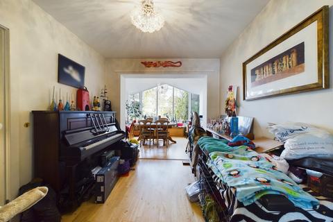 11 Hall Road, Uttoxeter, ST14 7PN