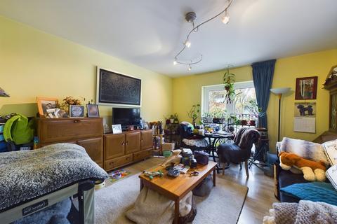 11 Hall Road, Uttoxeter, ST14 7PN