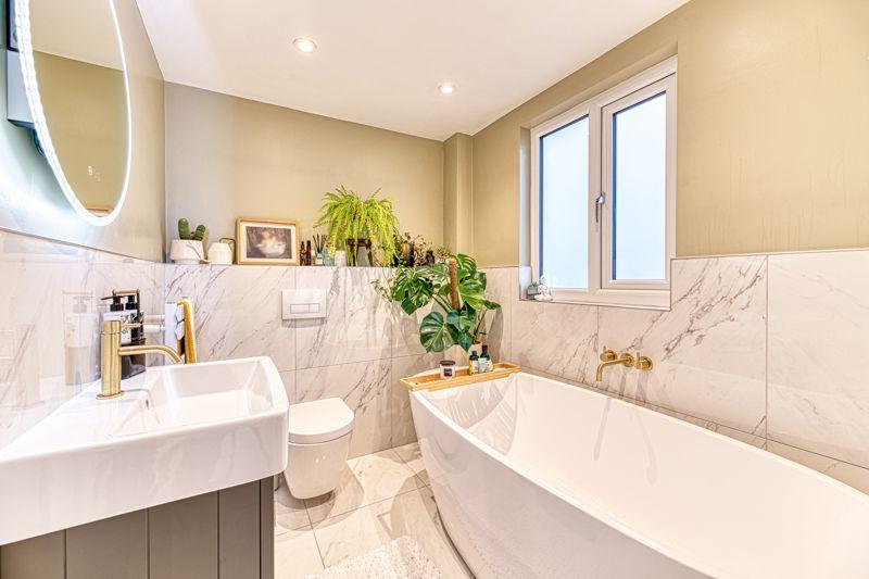 En Suite Bathroom