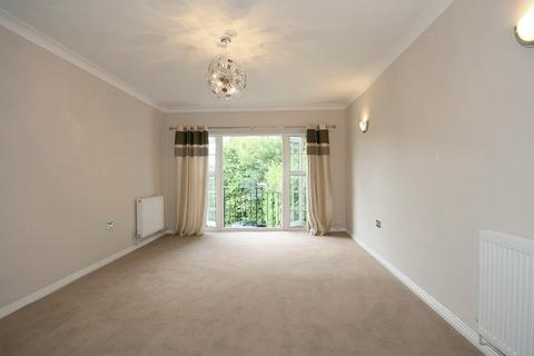 2 bedroom flat to rent, Downs Avenue, Epsom, KT18