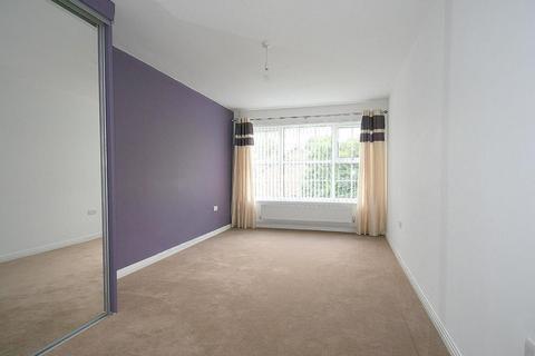 2 bedroom flat to rent, Downs Avenue, Epsom, KT18