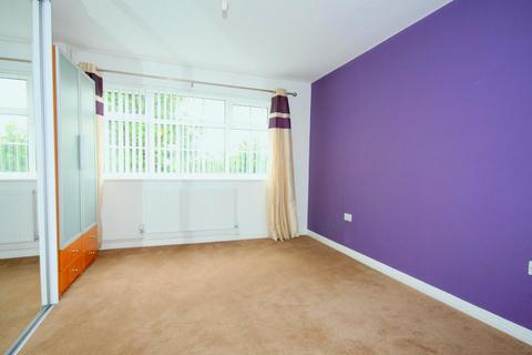 2 bedroom flat to rent, Downs Avenue, Epsom, KT18