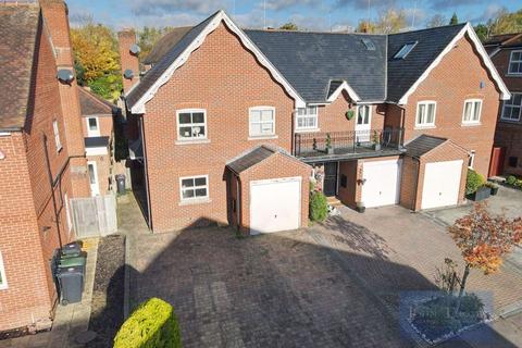 4 bedroom semi-detached house for sale, Fallow Fields, Loughton IG10