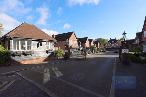 27 Fallow Fields, Loughton, IG10 4QP