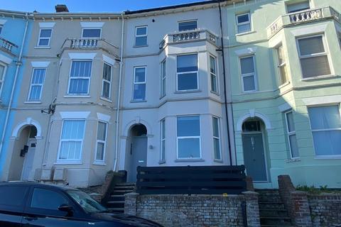 1 bedroom flat to rent, Crescent Road, Walton On The Naze CO14