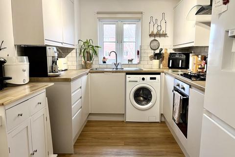 37 Hedgers Close, Ashton, Bristol, BS3 2SX