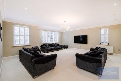 8 bedroom detached house to rent, Manor Road, Chigwell IG7