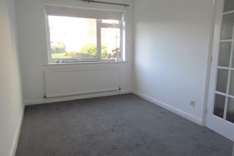 2 bedroom ground floor flat to rent, Queens House, Frinton On Sea CO13