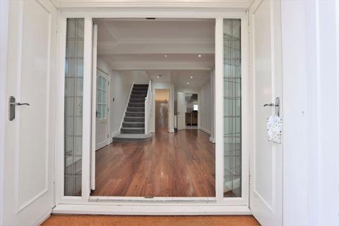 90 Bracken Drive, Chigwell, IG7 5RD