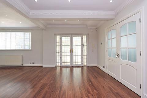 90 Bracken Drive, Chigwell, IG7 5RD