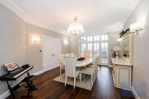 68 Manor Road, Chigwell, IG7 5PG