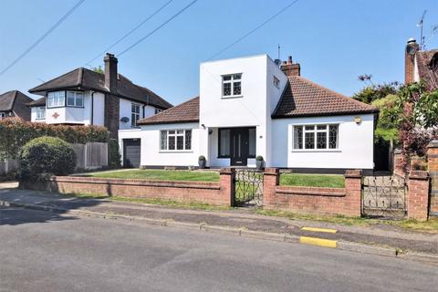 4 bedroom detached house to rent, Brook Rise, Chigwell IG7