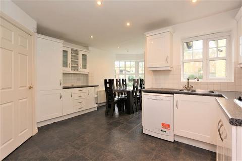 5 bedroom detached house to rent, Douglas Close, Woodford Green IG6