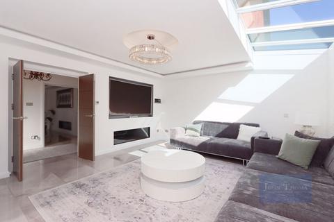 21 Fairview Road, Chigwell, IG7 6HN