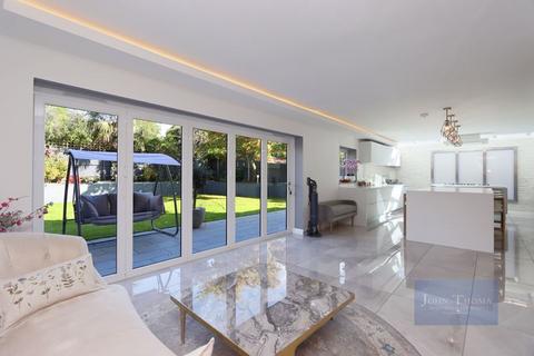 21 Fairview Road, Chigwell, IG7 6HN