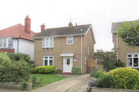 3 bedroom detached house to rent, Queens Road, Frinton-on-Sea CO13