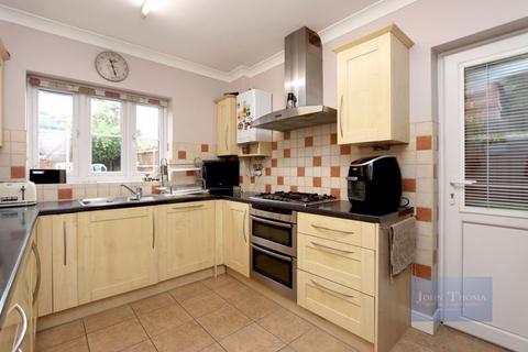19 Fairview Road, Chigwell, IG7 6HN