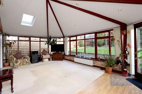 19 Fairview Road, Chigwell, IG7 6HN