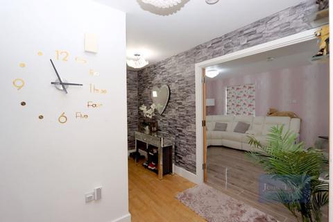 4 bedroom terraced house for sale, Woodland Road, Chigwell IG7