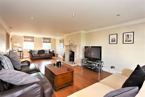 5 bedroom detached house for sale, Manor Road, Romford RM4