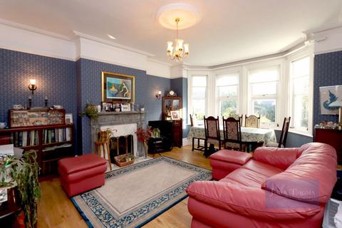 64 Fairview Drive, Chigwell, IG7 6HS