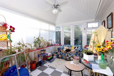 64 Fairview Drive, Chigwell, IG7 6HS