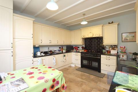 64 Fairview Drive, Chigwell, IG7 6HS