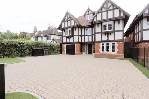 7 bedroom detached house to rent, Forest Lane, Chigwell IG7