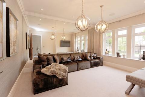 7 bedroom detached house to rent, Forest Lane, Chigwell IG7