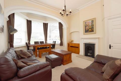 2 bedroom apartment to rent, Chigwell Road, Woodford Green IG8