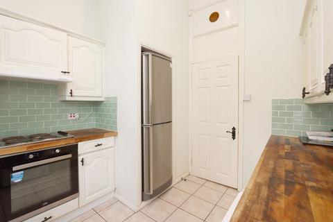 2 bedroom apartment to rent, Chigwell Road, Woodford Green IG8