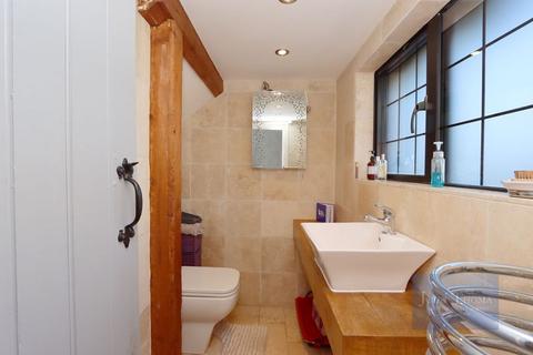18 Lee Grove, Chigwell, IG7 6AF