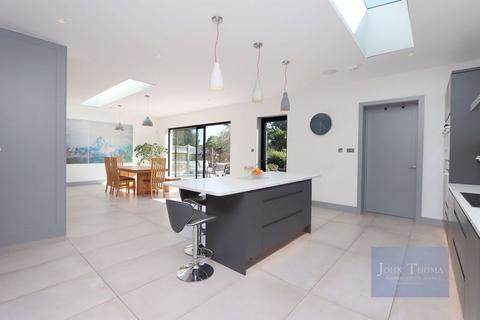 18 Lee Grove, Chigwell, IG7 6AF